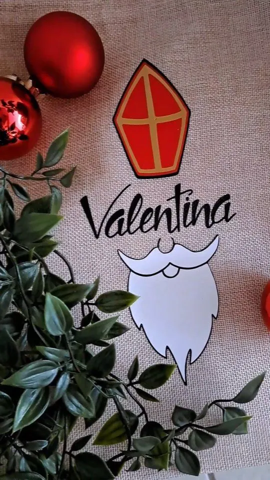 Nikolaussackerl mit Valentina, Mitra und weißem Bart