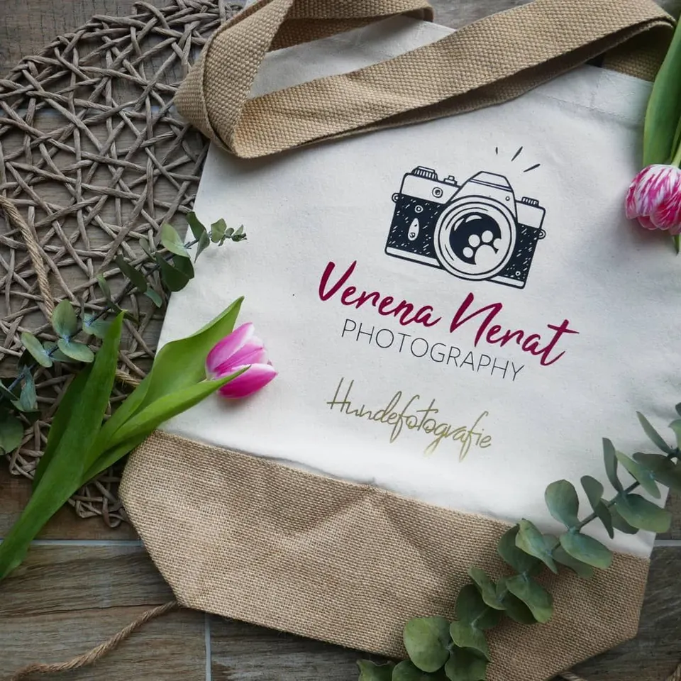 Baumwoll-Jute-Shopper mit dem Firmenlogo einer Fotografin