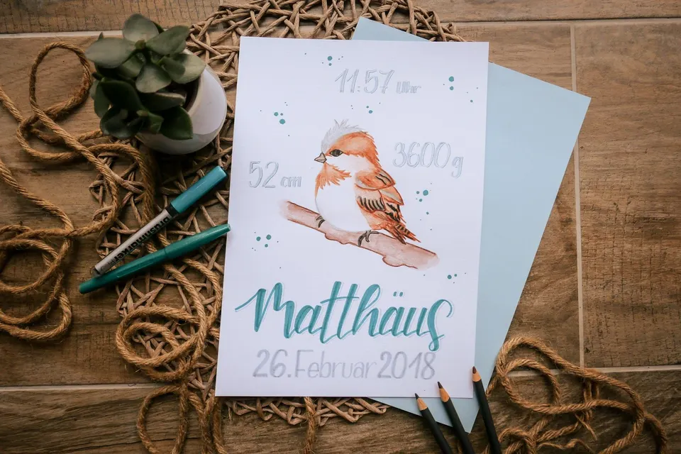 Affiche de naissance pour Matthäus avec un moineau dessiné et les données de naissance