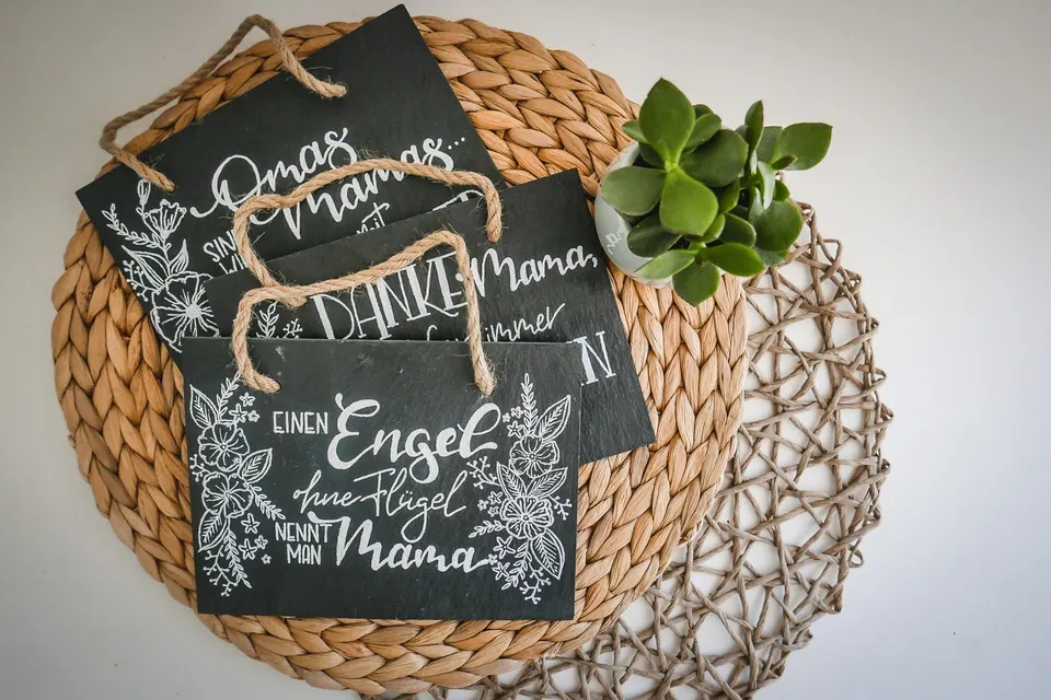 Drei Schiefertafeln mit Sprüchen für Mama und Oma
