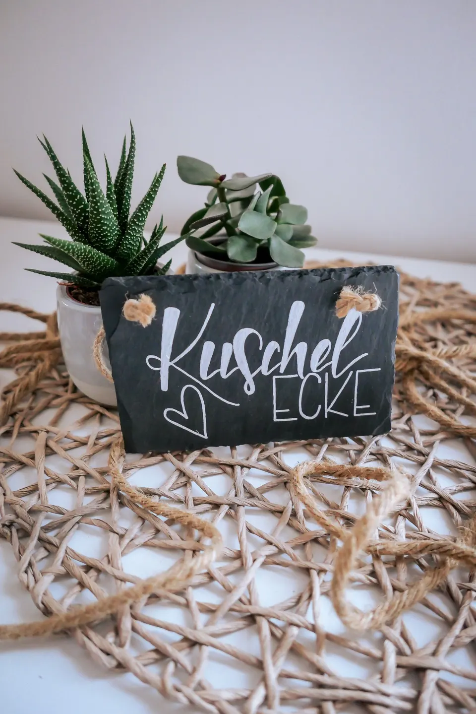 Kleine Schiefertafel mit dem Wort Kuschelecke