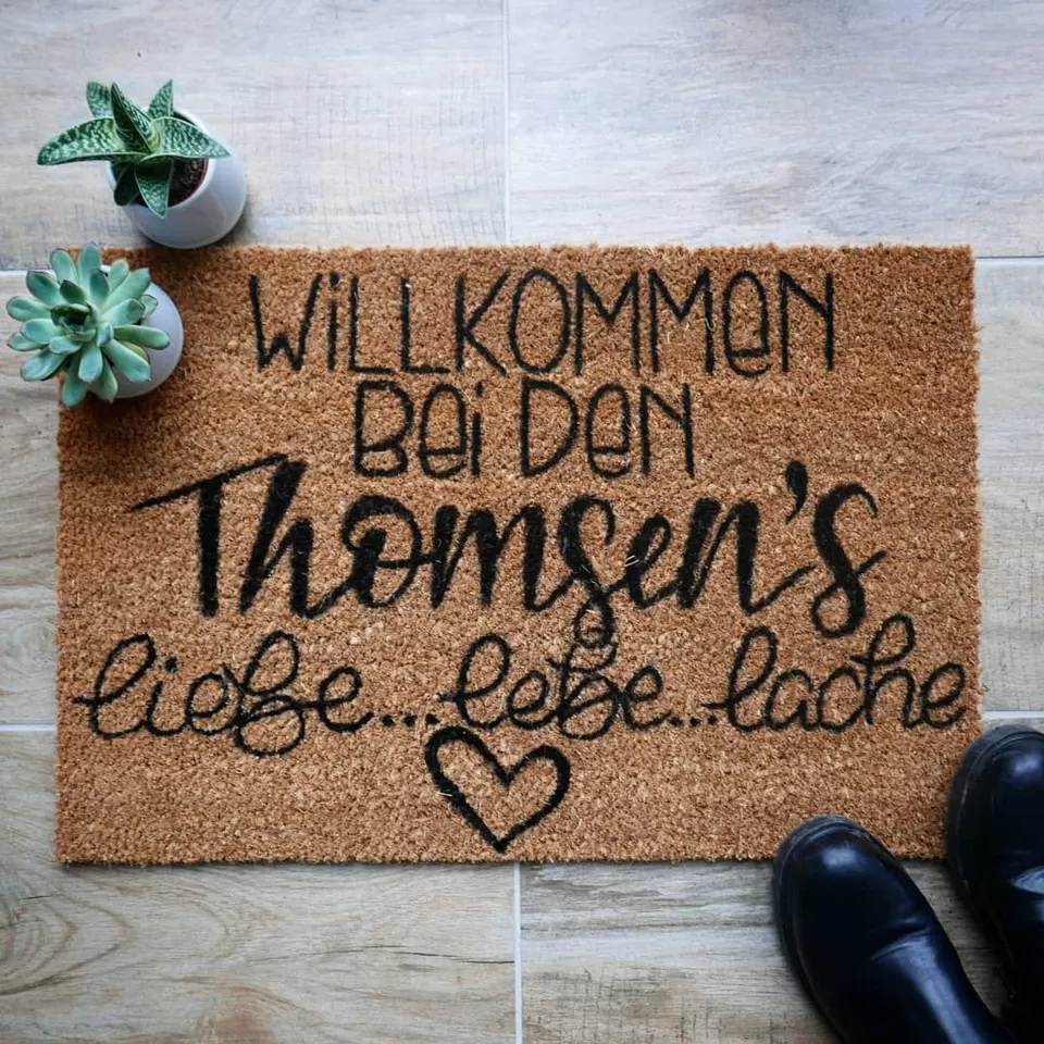 Fußmatte mit Willkommen bei den Thomsen's, liebe, lebe, lache