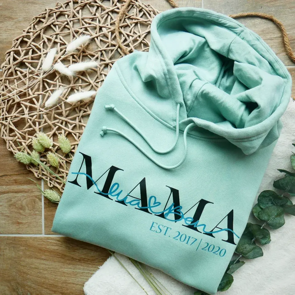 Mintfarbener Hoodie mit MAMA und zwei Jahreszahlen