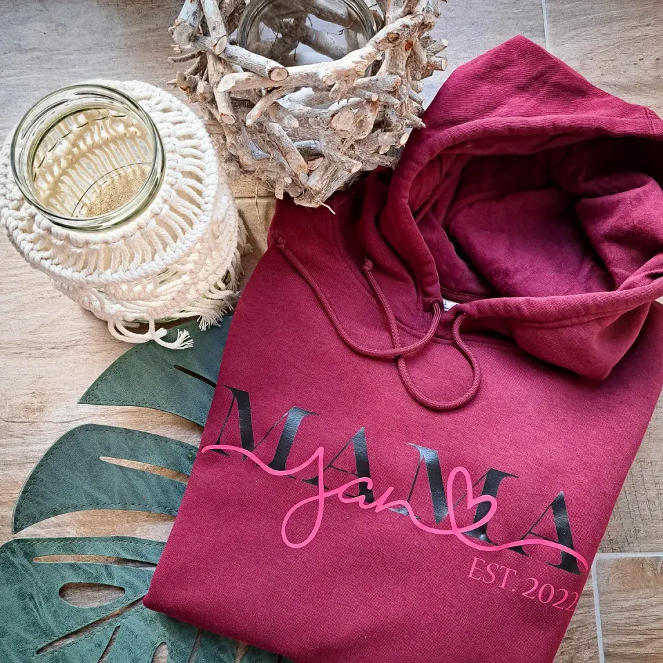 Bordeauxroter Hoodie mit MAMA est. 2022